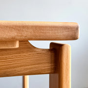 Close up dtail shot of the leg and the table top