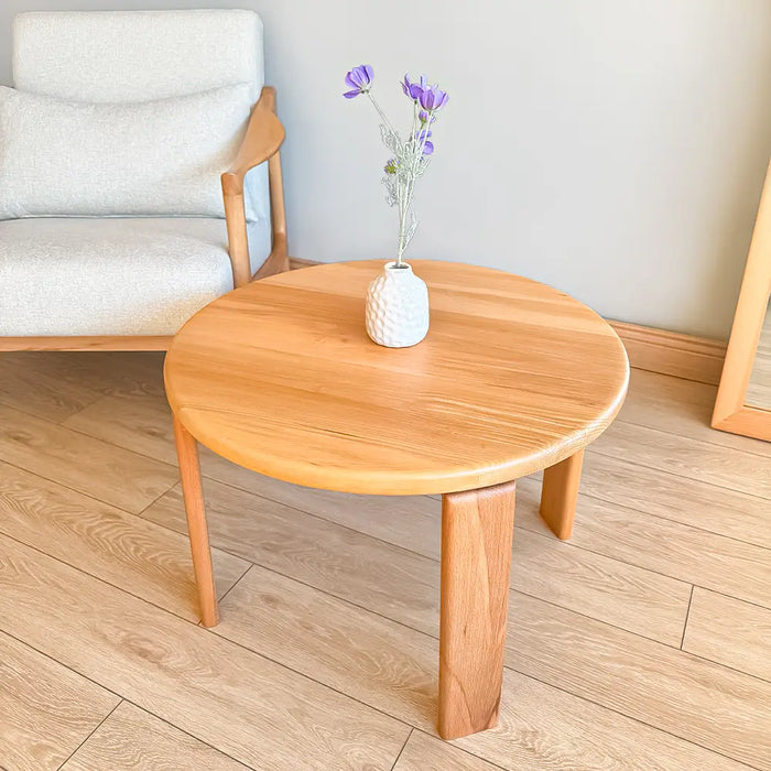  Close-up of the Luna Minimalist Round Coffee Table’s solid wood grain, highlighting its natural texture and craftsmanship.