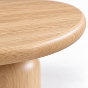 Close-Up of Natural Oak Finish Wood Grain and Rounded Edge on Solen Round Solid Oak Coffee Table by Tomruque