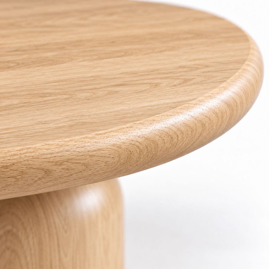 Close-Up of Natural Oak Finish Wood Grain and Rounded Edge on Solen Round Solid Oak Coffee Table by Tomruque