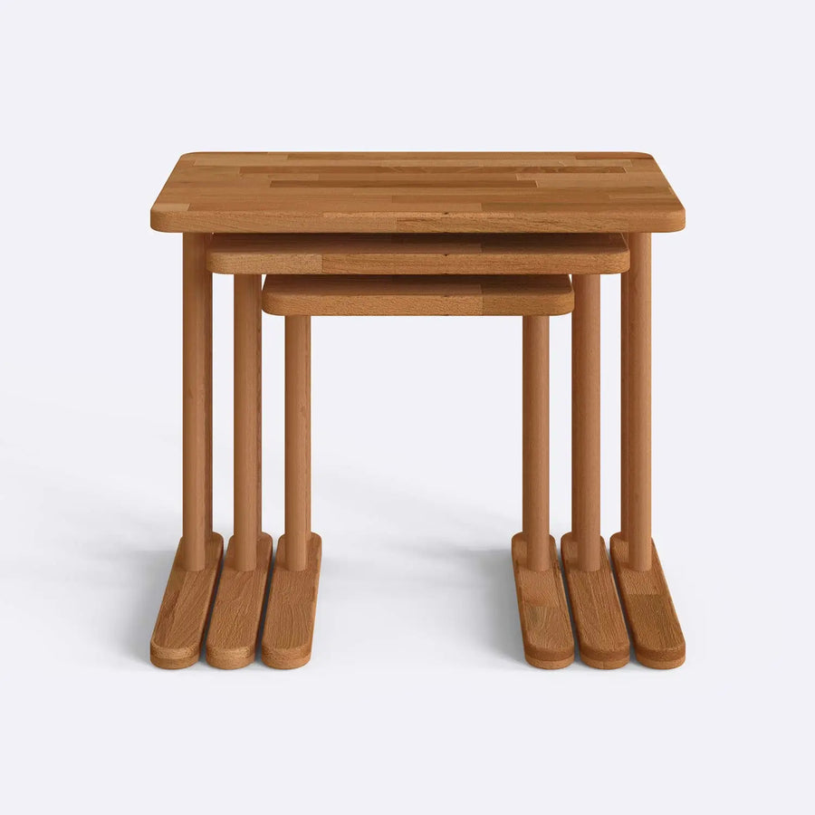 Close-up of the tabletop and frame – A detailed look at the solid wood surface and craftsmanship of the Stark nesting table.