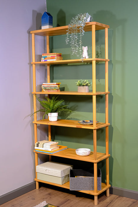 Highlight of the bookcase’s slim and space-saving design, suitable for small spaces.