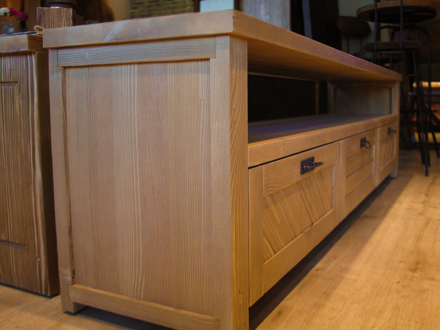 Kinston Solid Pine Wood TV Stand Mozilya